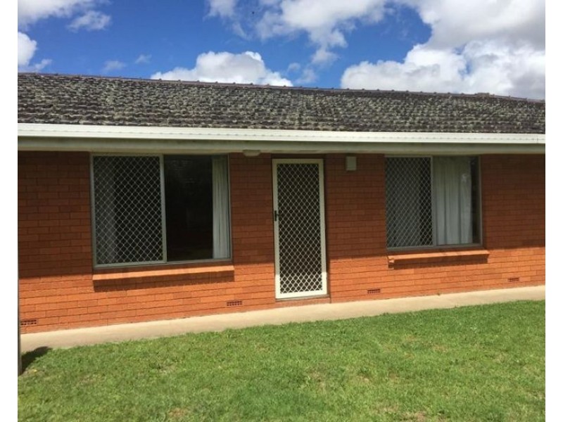 2/11 Queen Elizabeth Drive, Armidale NSW 2350