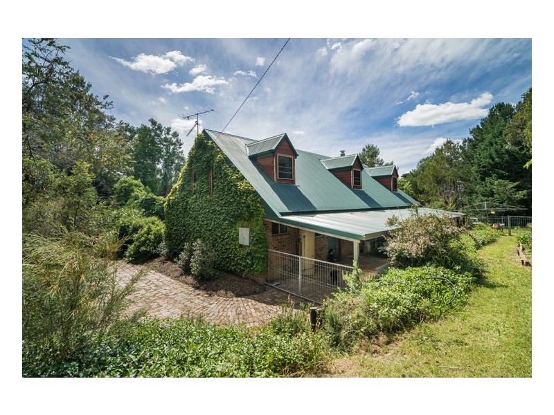 5 Highlands Road, Armidale NSW 2350