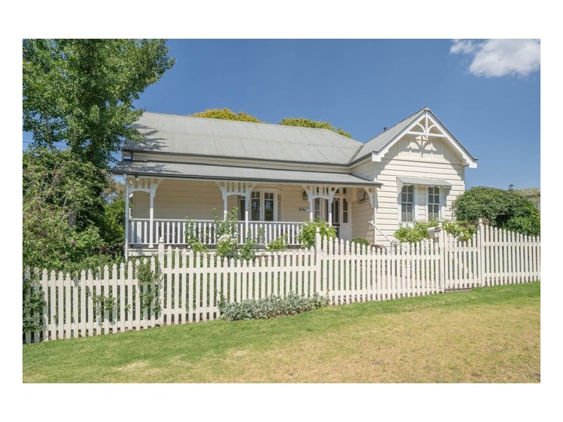 4 Park Street, Uralla NSW 2358