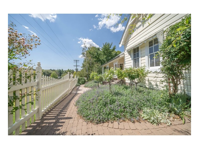 4 Park Street, Uralla NSW 2358