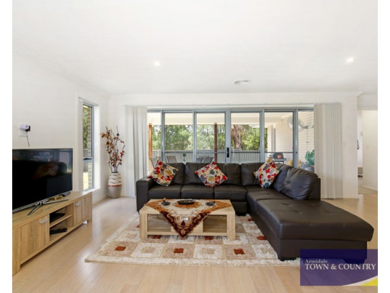 14 Albion Close, Armidale NSW 2350