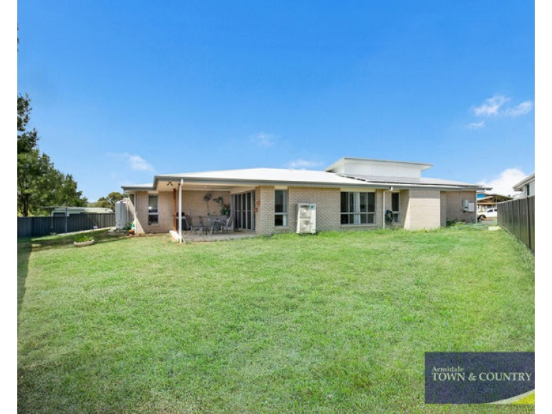 14 Albion Close, Armidale NSW 2350