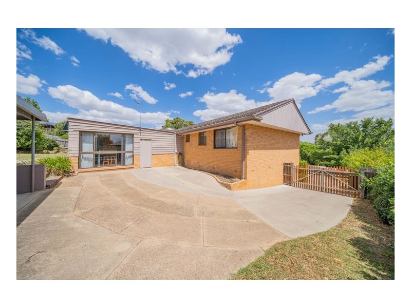 11 Schultz Avenue, Armidale NSW 2350