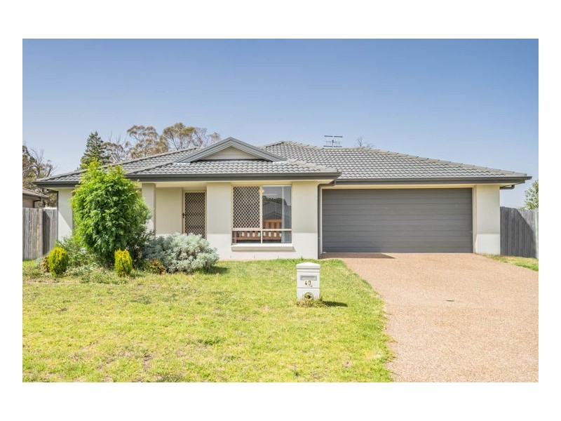 43 Claret Ash Drive, Guyra NSW 2365