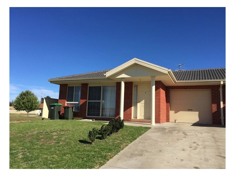 2/14 Conningdale Crescent, Armidale NSW 2350