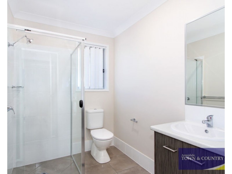 2/8 Peterson Drive, Armidale NSW 2350