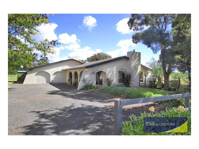 8 Barloo Road, Armidale NSW 2350