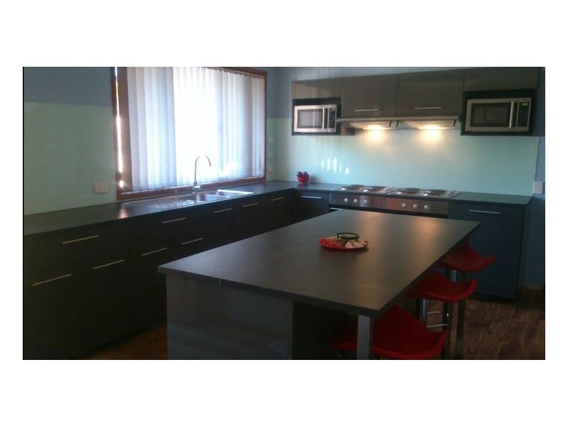 Room 8/4 Salmon Avenue, Armidale NSW 2350
