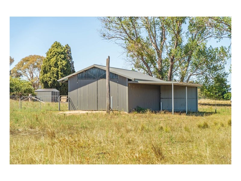 402 Dumaresq Road, Armidale NSW 2350