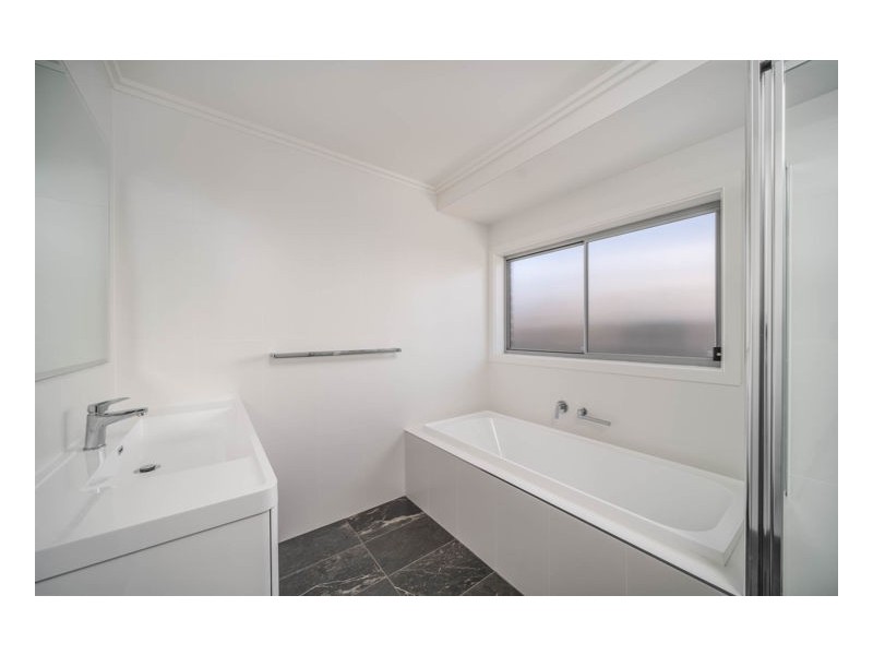 8 Albion Close, Armidale NSW 2350