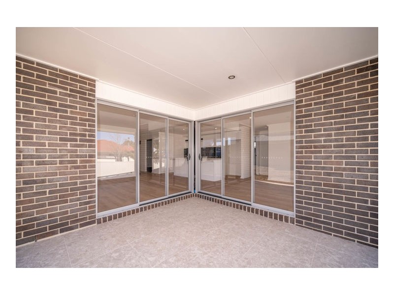 8 Albion Close, Armidale NSW 2350