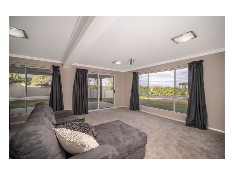 12 McCarthy Crescent, Armidale NSW 2350