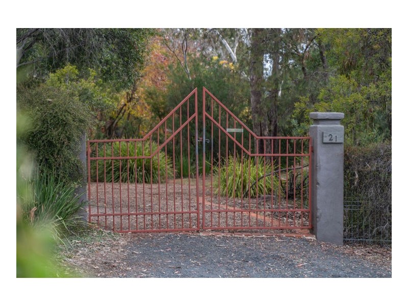 21 Burgess Street, Armidale NSW 2350