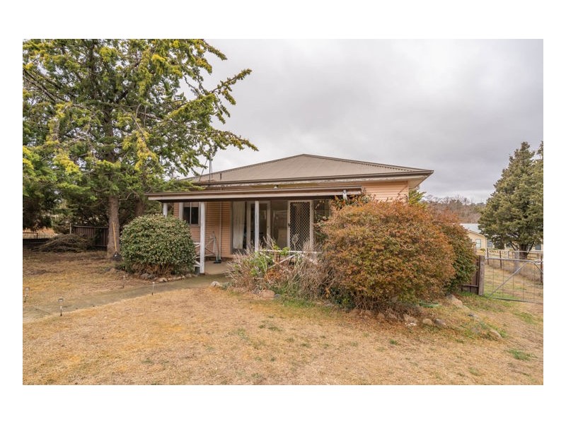 22a Madgwick Drive, Armidale NSW 2350