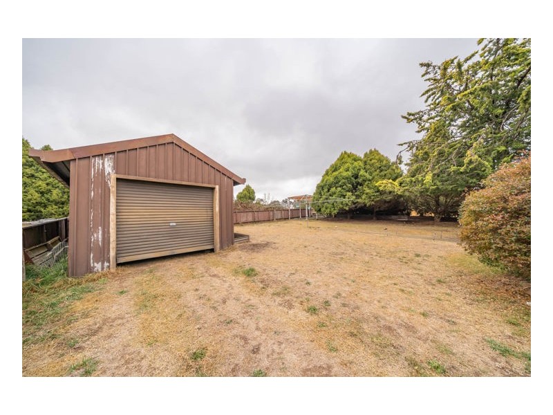 22a Madgwick Drive, Armidale NSW 2350