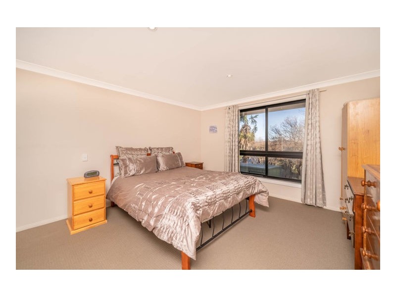 13 Mayfield Avenue, Armidale NSW 2350