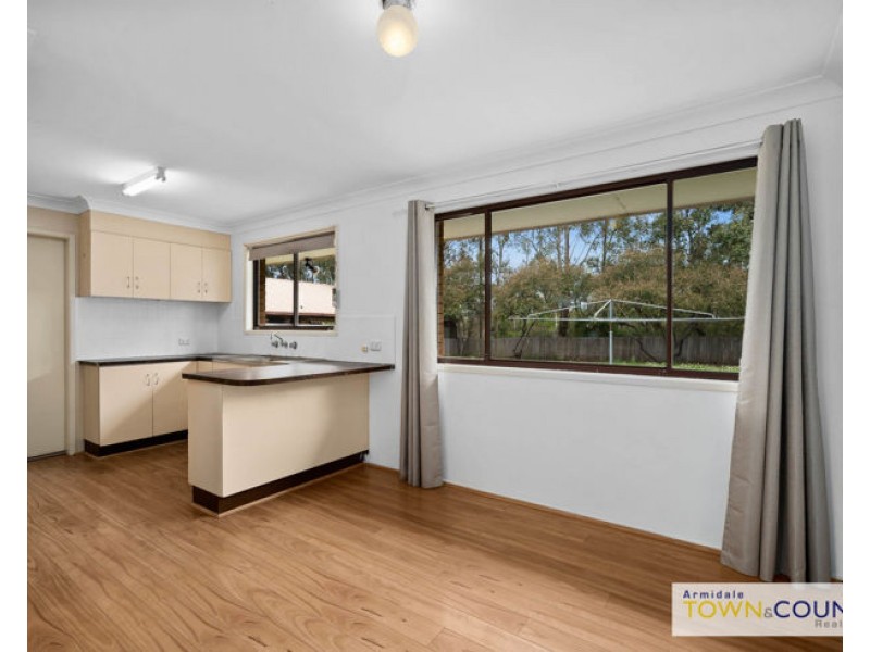10 Sarah Place, Armidale NSW 2350