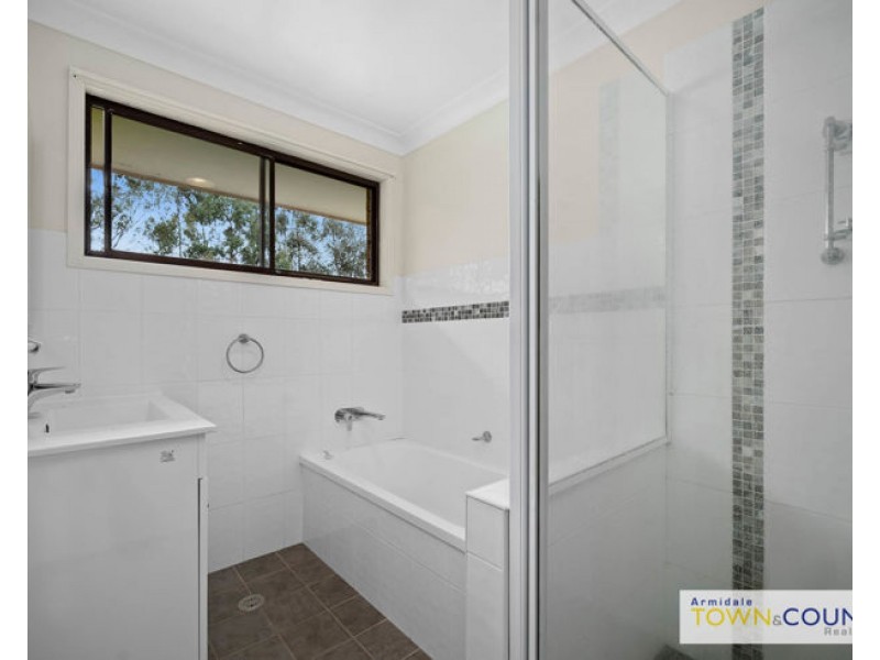 10 Sarah Place, Armidale NSW 2350