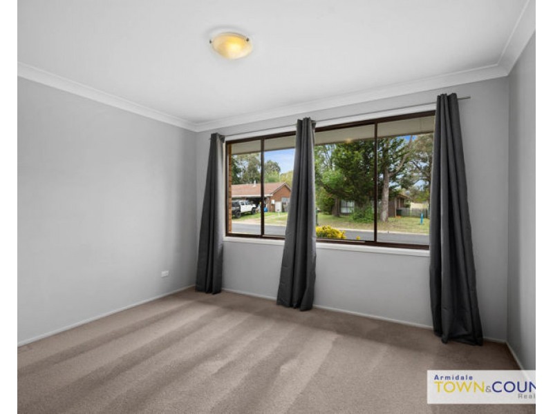 10 Sarah Place, Armidale NSW 2350