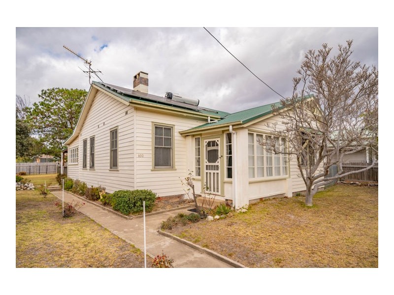 103 Taylor Street, Armidale NSW 2350