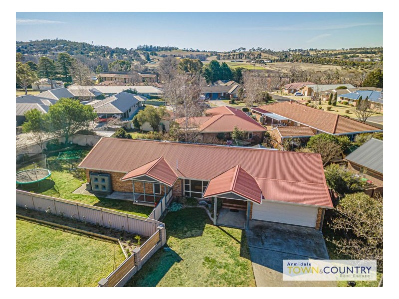9 Fiona Place, Armidale NSW 2350