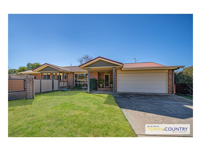 9 Fiona Place, Armidale NSW 2350