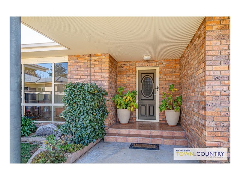 9 Fiona Place, Armidale NSW 2350
