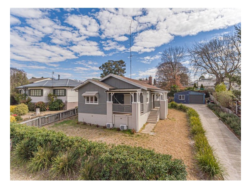 51 Maitland Street, Uralla NSW 2358