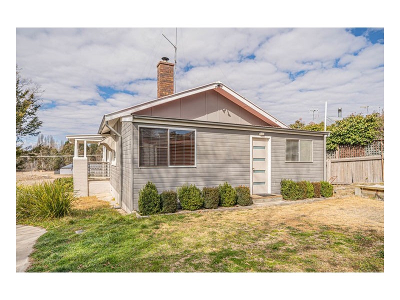 51 Maitland Street, Uralla NSW 2358