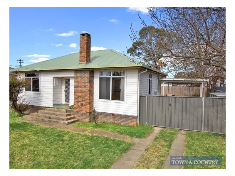 2 Barney Street, Armidale NSW 2350