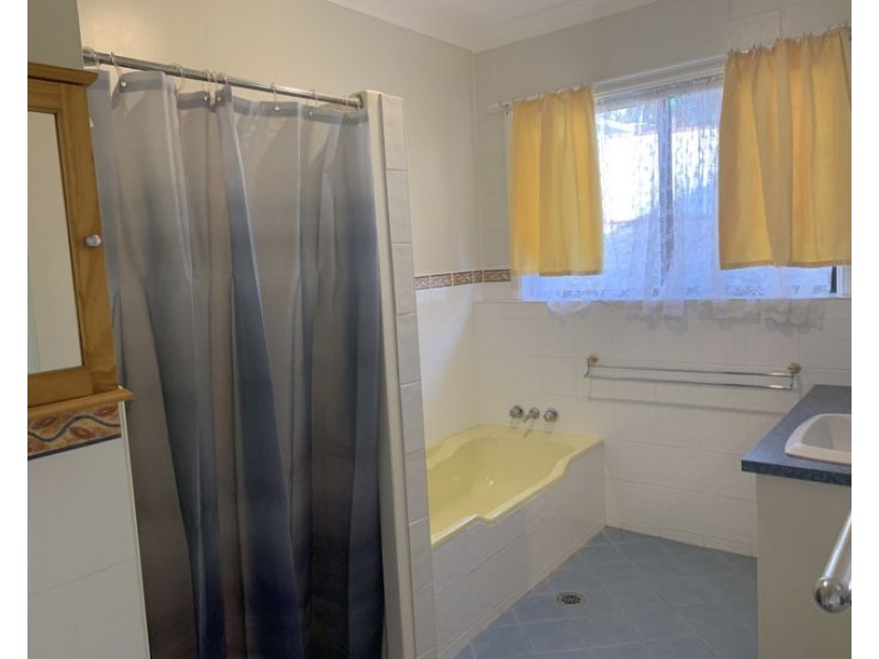 2A Moyes Street, Armidale NSW 2350