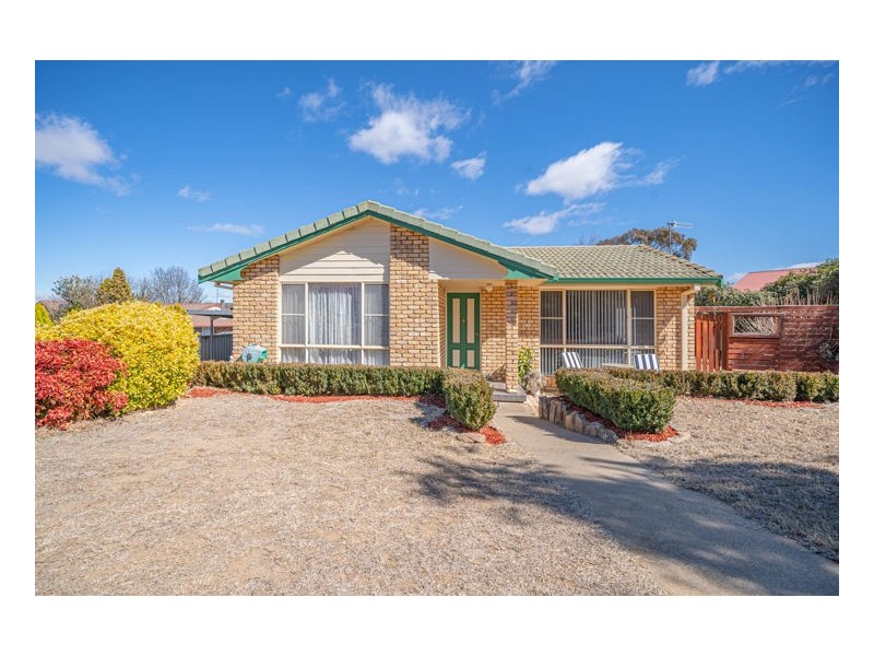 16 Verna Close, Armidale NSW 2350