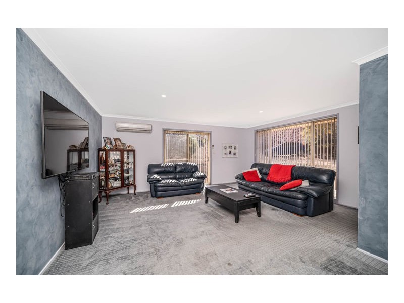 16 Verna Close, Armidale NSW 2350