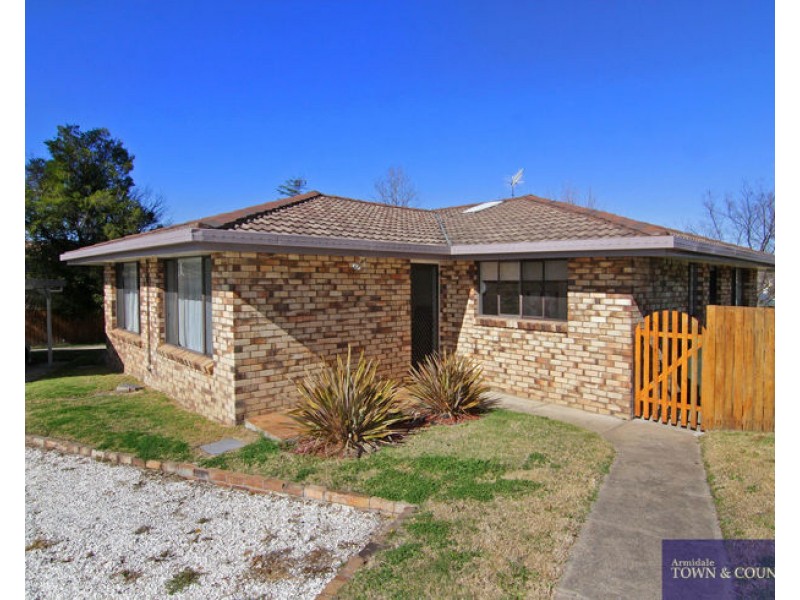 1/4 Wade Avenue, Armidale NSW 2350