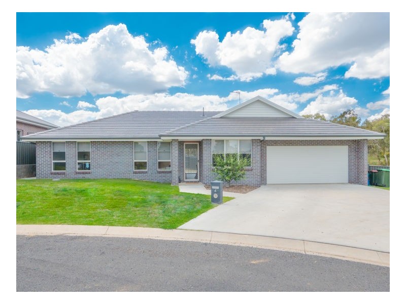 4 McGrath Place, Armidale NSW 2350