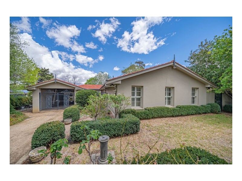 28 Crest Road, Armidale NSW 2350