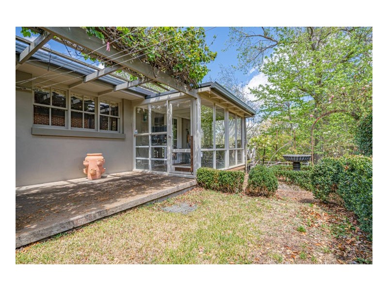 28 Crest Road, Armidale NSW 2350