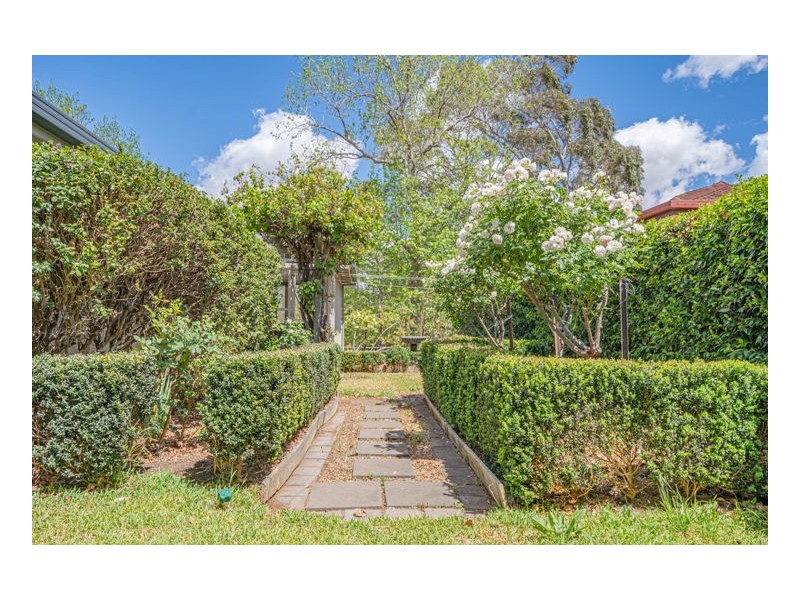 28 Crest Road, Armidale NSW 2350