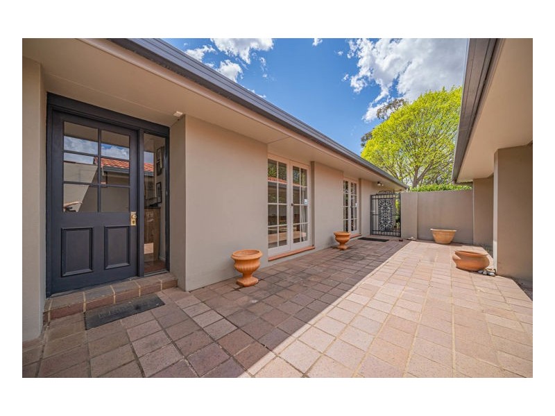 28 Crest Road, Armidale NSW 2350