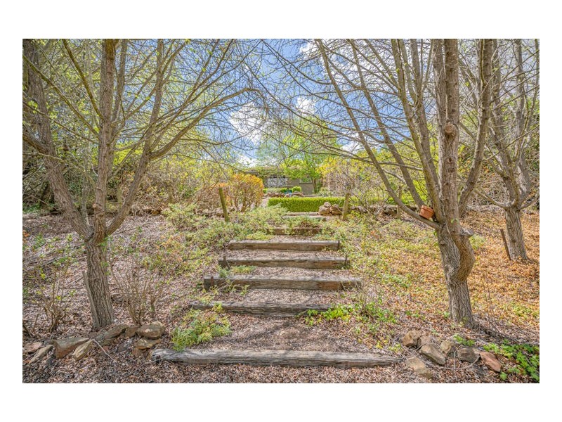 28 Crest Road, Armidale NSW 2350