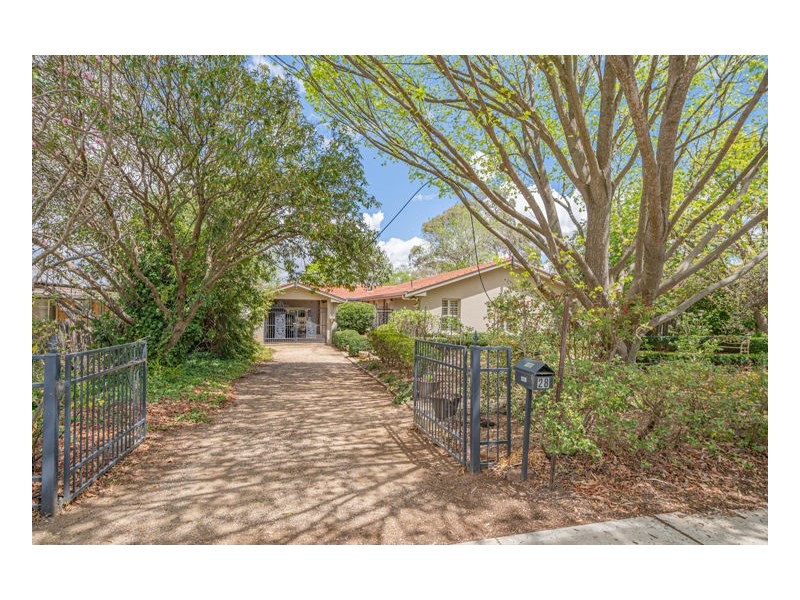 28 Crest Road, Armidale NSW 2350