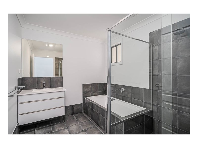 16 Peterson Drive, Armidale NSW 2350