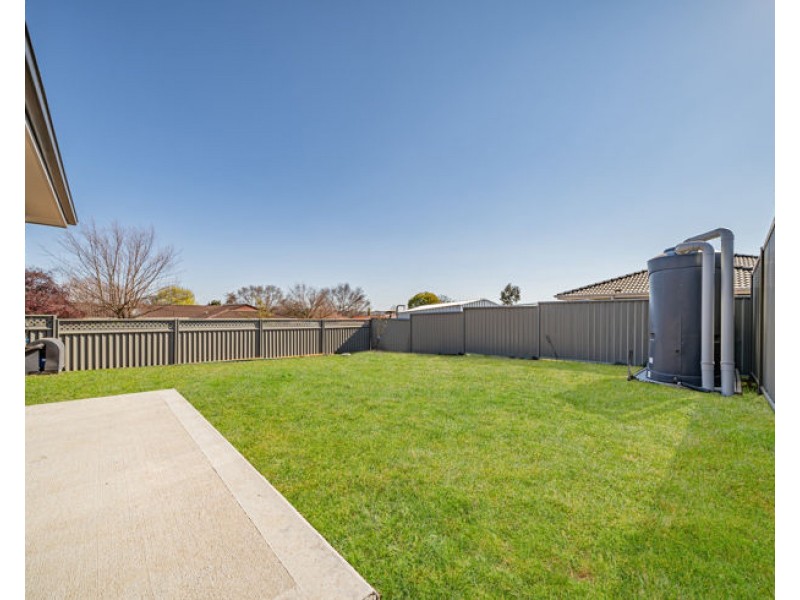 1/2 Ailsa Crescent, Armidale NSW 2350