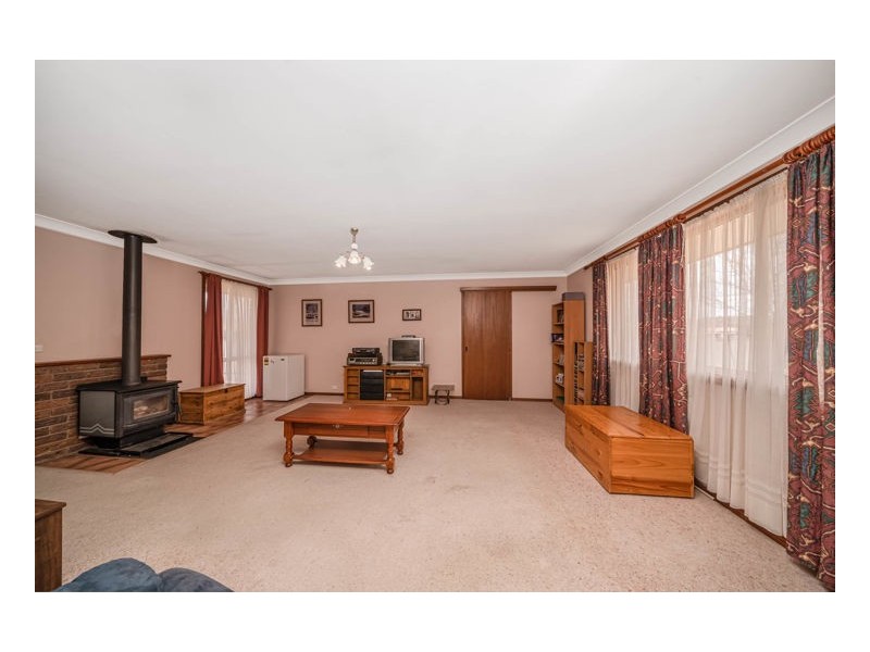 24 Ishbell Drive, Armidale NSW 2350