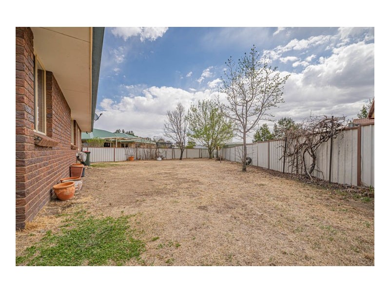 24 Ishbell Drive, Armidale NSW 2350