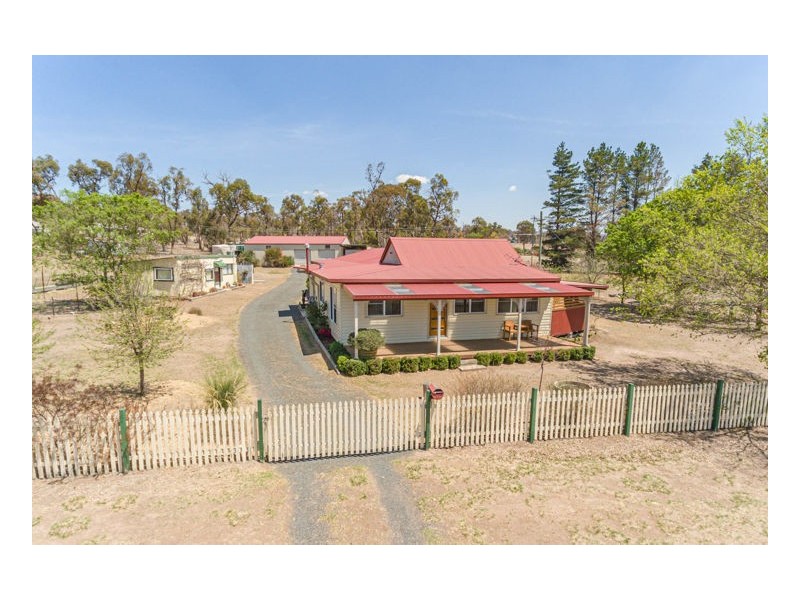 11 Newholme Road, Armidale NSW 2350