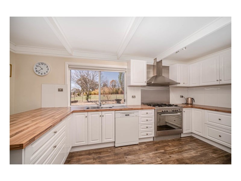 11 Newholme Road, Armidale NSW 2350