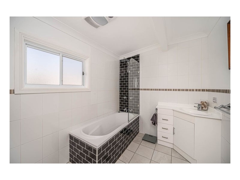 11 Newholme Road, Armidale NSW 2350