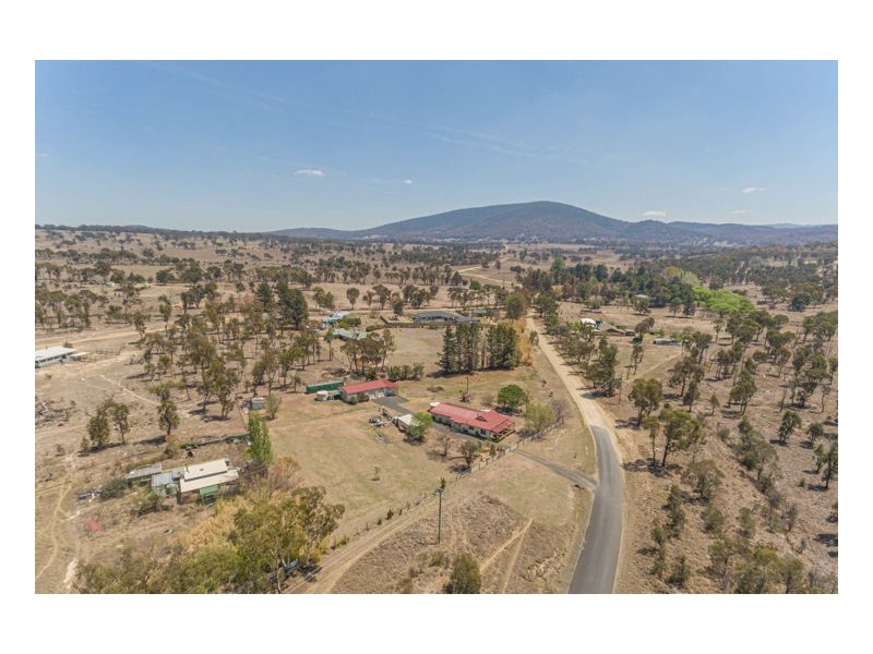 11 Newholme Road, Armidale NSW 2350