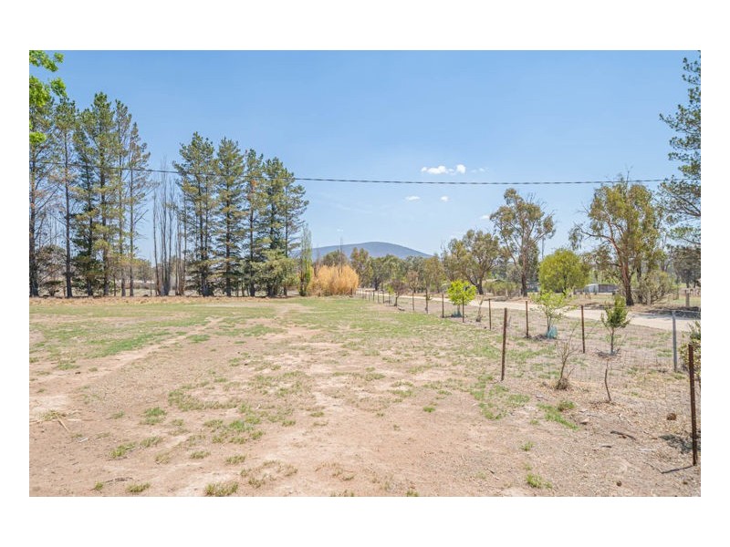 11 Newholme Road, Armidale NSW 2350